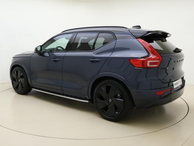 Volvo EX40 Extended Range Ultra Black Edition / Bumperdelen in exterieurkleur / Verlaagd / Zijprofielen / Dakspoiler / Harman en Kardon audio / Panorama dak / Stoel/- en stuurverarming /