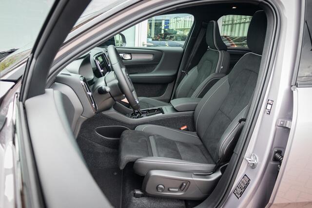 Volvo EX40 Single Motor Extended Range Ultra 82 kWh | Adaptieve Cruise Control | Schuif/Kanteldak | Stoel + Stuurverwarming | Harman Kardon Audio | 20 Inch | Extra Getint Glas Achter |