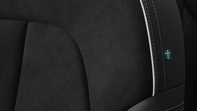 Volvo EX40 Single Motor Extended Range Ultra 82 kWh | Verwacht Dec. 2025 | Elektrisch Verstelbare Voorstoelen | 360º Camera | Stoel/Stuurverwarming | Harman Kardon Premium Audio | Google Infotainment |