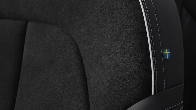 Volvo EX40 Single Motor Extended Range Ultra Black Edition | Verwacht Dec. 2025 | 20" Lichtmetalen Wielen | Elektrisch Verstelbare Voorstoelen | 360º Camera | Stoel/Stuurverwarming | Warmtepomp | Donkergetint Glas |