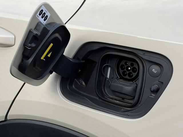 Volvo EX40 Single Motor Extended Range Plus 82 kWh Verwarmde voorstoelen, Verwarmd stuur, Keyless entry, semi electrische trekhaak, Parkeerverwarming.