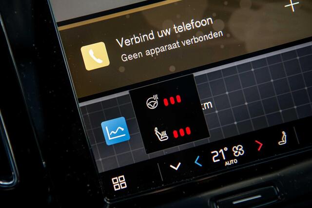 Volvo EX40 Single Motor 70 kWh Plus Black Edition | Pixel LED koplampen | Elektrische stoelverstelling | Warmtepomp | 360 camera | Harman Kardon audio | Stoel- en stuurwielverwarming | LED mistlampen | Getint glas |