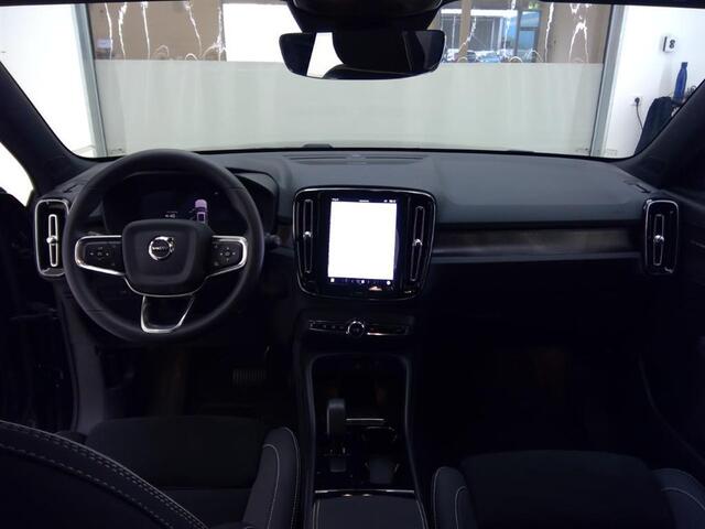 Volvo EX40 Twin Motor Performance Ultra Black Edition 82 kWh | Trekhaak | Pixel LED | 360º Camera | Google | Power Seats | Stuur + Stoel verwarming | Blis | Adaptieve Cruise Controle |