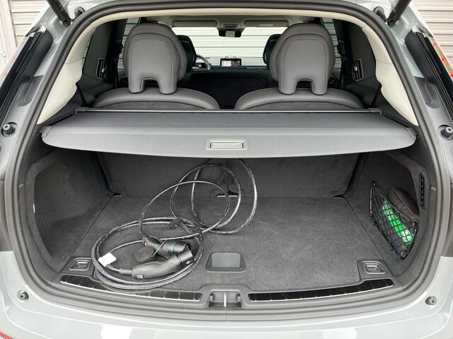Volvo EX90 Twin Motor Ultra 7p. 111 kWh / Uit voorraad leverbaar / B&W audio / Luchtvering / Pilot Assist Pack / Trekhaak /