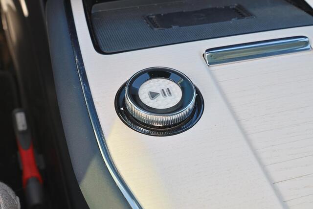 Volvo EX90 Performance Ultra 7p. 111 kWh - Luchtvering - Panoramadak - IntelliSafe Assist & Surround - 360º Camera - Bose Audio - Verwarmde voorstoelen, stuur & achterbank - Head up display - Extra getint glas - Elektr. inklapbare trekhaak - 22' LMV