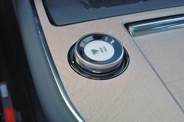 Volvo EX90 Performance Ultra 7p. 111 kWh - Luchtvering - Panoramadak - IntelliSafe Assist & Surround - 360º Camera - Bose Audio - Verwarmde voorstoelen, stuur & achterbank - Parkeersensoren voor & achter - Head up display - Extra getint glas - Elektr. inklapbare tre