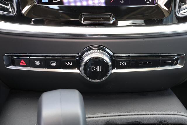 Volvo S60 Recharge T8 AWD Ultimate Dark - LONG RANGE - Panorama/schuifdak - IntelliSafe Assist & Surround - 360º Camera - Harman/Kardon audio - Adaptieve LED koplampen - Verwarmde voorstoelen, stuur & achterbank - Parkeersensoren voor & achter - Elektr. bedienb. vo