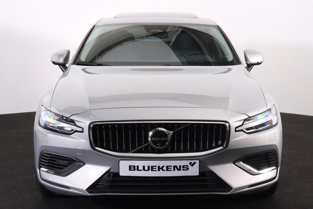 Volvo S60 Recharge T6 AWD Ultimate Bright - LONG RANGE - Panorama/schuifdak - IntelliSafe Assist & Surround - 360º Camera - Adaptieve LED koplampen - Verwarmde voorstoelen, stuur & achterbank - Parkeersensoren voor & achter - Elektr. bedienb. voorstoelen met geheug