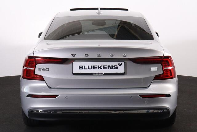 Volvo S60 Recharge T6 AWD Ultimate Bright - LONG RANGE - Panorama/schuifdak - IntelliSafe Assist & Surround - 360º Camera - Adaptieve LED koplampen - Verwarmde voorstoelen, stuur & achterbank - Parkeersensoren voor & achter - Elektr. bedienb. voorstoelen met geheug