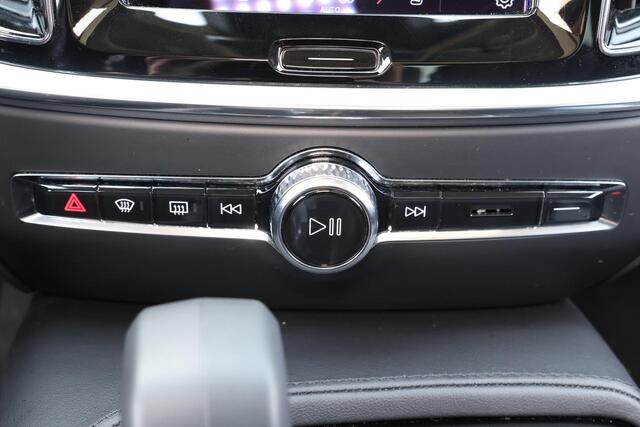 Volvo S60 Recharge T6 AWD Ultimate Bright - LONG RANGE - Panorama/schuifdak - IntelliSafe Assist & Surround - 360º Camera - Adaptieve LED koplampen - Verwarmde voorstoelen, stuur & achterbank - Parkeersensoren voor & achter - Elektr. bedienb. voorstoelen met geheug