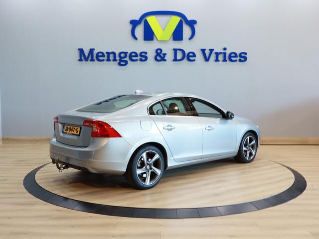 Volvo S60 2.0 D2 Momentum Business Airco ECC | Parkeer Sensoren | Cruise Control | Trekhaak | Navigatie | Isofix | NAP