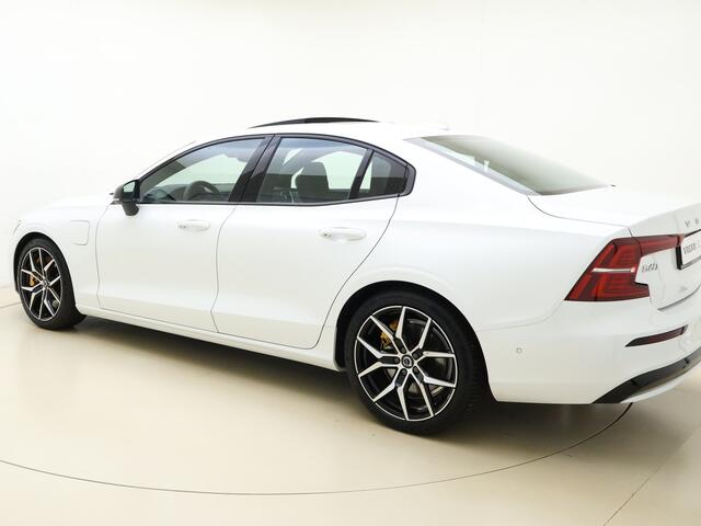 Volvo S60 T8 455pk AWD Polestar Engineered / B&W Audio / Gelaagd glas / Öhlins instelb. dempers / Brembo remmen / Panoramadak / 360 Camera / Head-Up /
