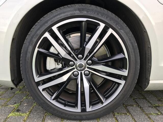 Volvo S60 2.0 Recharge T6 AWD R-Design | Rijklaar incl 12 mnd Bovag | Panoramadak Keyless DAB Stuurverwarming