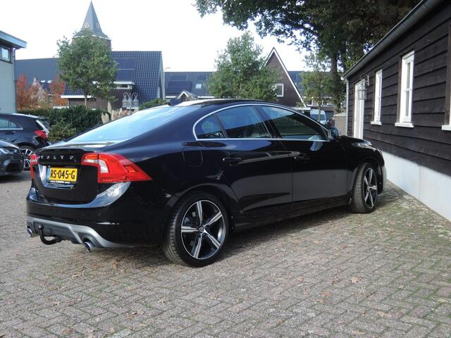 Volvo S60 2.0 T3 R-DESIGN