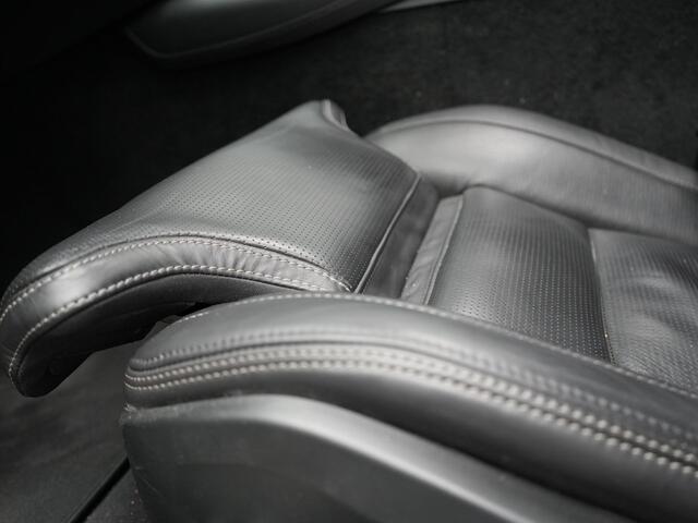 Volvo S60 Recharge T8 AWD R-Design Plug in Hybrid 391pk Black Dealer O.H PHEV | Schuifdak | Bowers & Wilkins | Head Up | Adaptive Cruise | 360 Camera | Luxe Lederen Sportstoelen Massage & Memory | 19"L.M | Keyless | Navigatie |