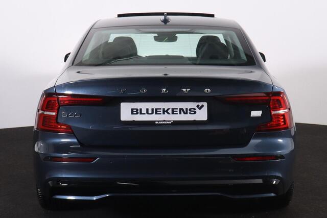 Volvo S60 Recharge T8 AWD Ultimate Dark - Panorama/schuifdak - IntelliSafe Assist & Surround - 360º Camera - Bowers & Wilkins audio - Adaptieve LED koplampen - Verwarmde voorstoelen, stuur & achterbank - Parkeersensoren voor & achter - Elektr. bedienb. voorstoelen 