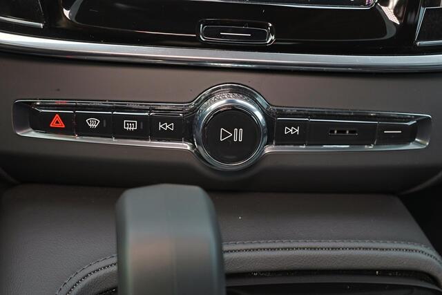 Volvo S90 T8 AWD Ultra Dark - LONG RANGE - Schuif/kanteldak - IntelliSafe Assist & Surround - 360º Camera - Harman/Kardon audio - Adaptieve LED koplampen - Verwarmde voorstoelen, stuur & achterbank - Parkeersensoren voor & achter - Elektr. bedienb. voorstoelen met 