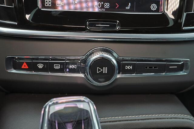 Volvo S90 T8 AWD Plus Dark - LONG RANGE - Luchtvering - Panorama/schuifdak - IntelliSafe Assist & Surround - 360º Camera - Harman/Kardon audio - Adaptieve LED koplampen - Verwarmde voorstoelen, stuur & achterbank - Parkeersensoren voor & achter - Elektr. bedienb. v