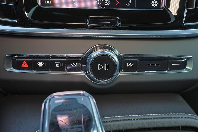 Volvo S90 T8 AWD Ultimate Dark - Luchtvering - IntelliSafe Assist & Surround - 360º Camera - Bowers & Wilkins audio - Adaptieve LED koplampen - Verwarmde voorstoelen, stuur & achterbank - Parkeersensoren voor & achter - Elektr. bedienb. voorstoelen met geheugen - H