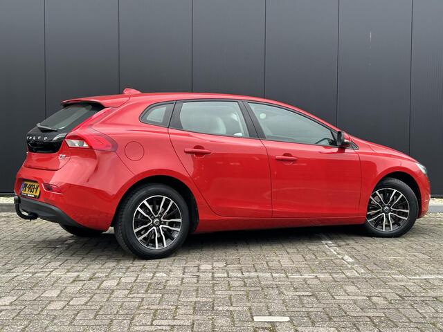 Volvo V40 1.5 T2 Nordic+ Navigatie / Climate Control / Parkeer- en stoelverwarming / park assist
