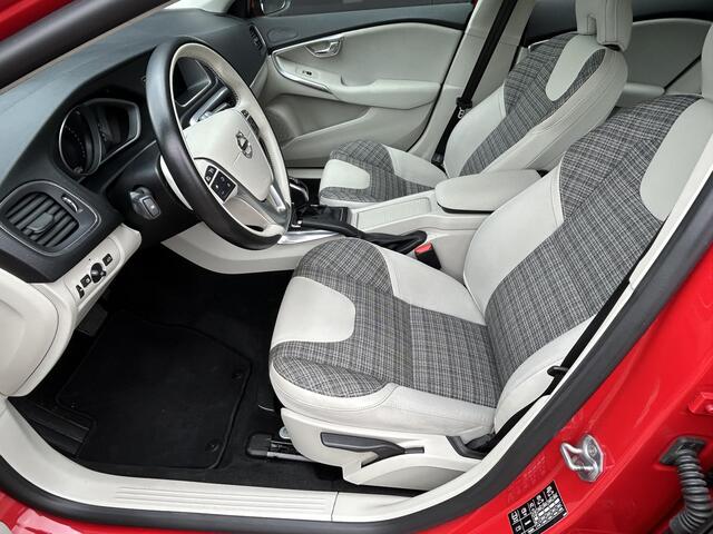 Volvo V40 1.5 T2 Nordic+ Navigatie / Climate Control / Parkeer- en stoelverwarming / park assist
