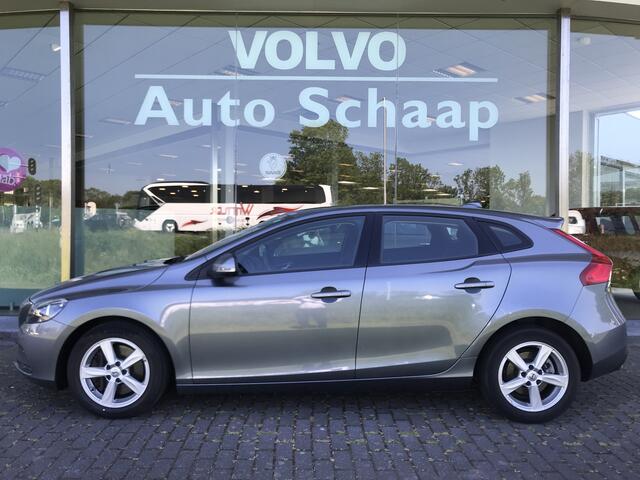 Volvo V40 1.5 T3 Momentum Automaat | Rijklaar incl 12 mnd Bovag | Trekhaak Stoelverwarming PDC voor Climate control