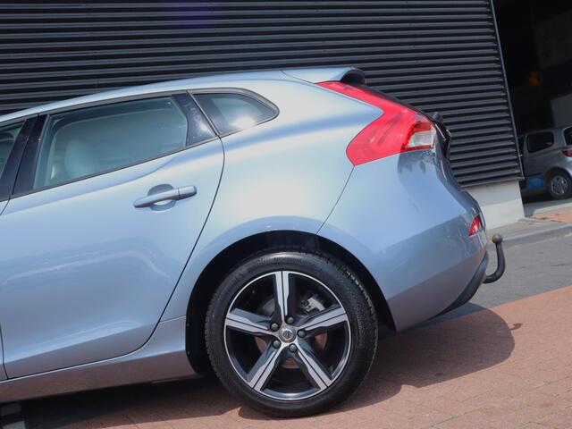 Volvo V40 1.5 T2 Nordic+ | Clima | Adapt. Cruise | Intellisafe | Navi Full Map | LED | Stoelverw. | Multimedia | Standkachel |