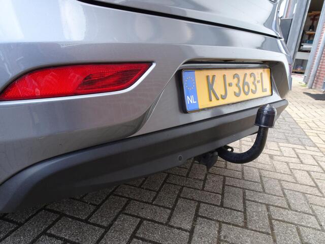 Volvo V40 2.0 T2 R-Design Trekhaak l Stoelverwarming l NAV