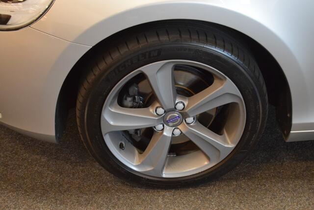 Volvo V40 2.0 T3 153pk Nordic+ Trekhaak 1500kg/ Navi/ Cruise/ 17"LMV/ PDC