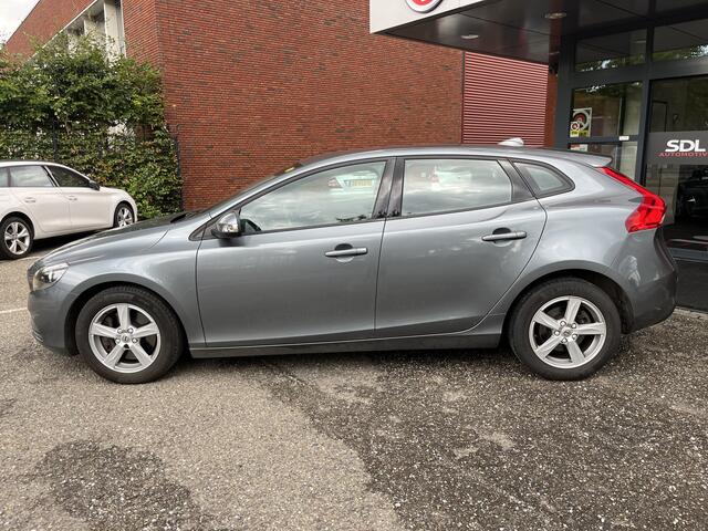 Volvo V40 1.5 T2 Momentum // CRUISE CONTROL // CLIMA // NAVI // PARKEERSENSOREN // TREKHAAK //