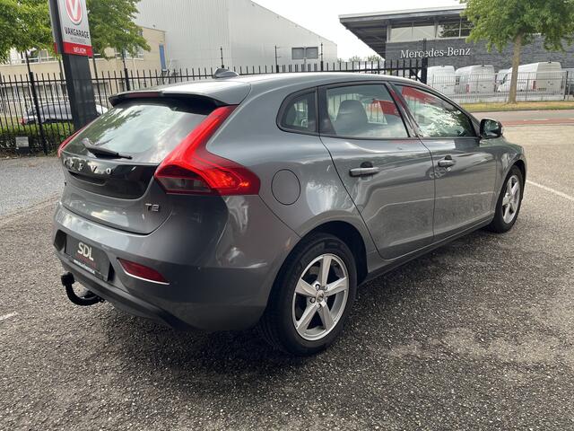 Volvo V40 1.5 T2 Momentum // CRUISE CONTROL // CLIMA // NAVI // PARKEERSENSOREN // TREKHAAK //