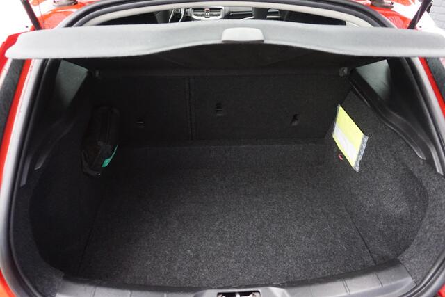 Volvo V40 T2 Nordic+ | Full Led | Standkachel | Stoelverwarming | Verwarmbare voorruit | Styling Pack |