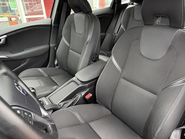 Volvo V40 2.0 T3 Momentum Xenon/LED verl, Navigatie, Parkeersens, Trekhaak, etc..!!