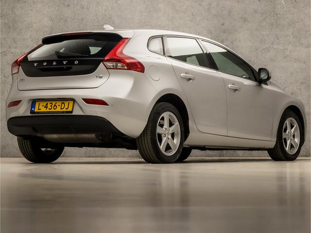 Volvo V40 2.0 T2 Inscription (NAVIGATIE, CLIMATE, CAMERA, STOELVERWARMING, LED KOPLAMPEN, SPORTSTOELEN, CRUISE, PARKEERSENSOREN, NIEUWE APK, NIEUWSTAAT)