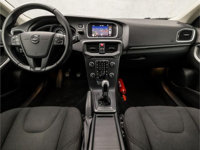 Volvo V40 2.0 T2 Inscription (NAVIGATIE, CLIMATE, CAMERA, STOELVERWARMING, LED KOPLAMPEN, SPORTSTOELEN, CRUISE, PARKEERSENSOREN, NIEUWE APK, NIEUWSTAAT)