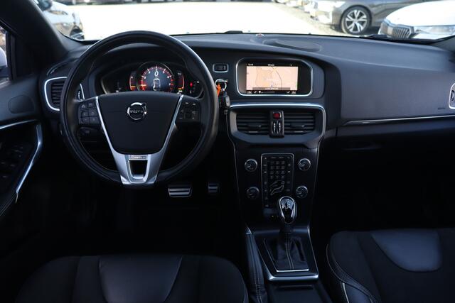 Volvo V40 1.5 T3 Polar+ R-Design | Pano | Camera | Trekhaak |