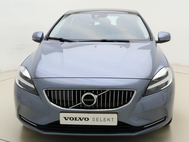 Volvo V40 T2 122pk Nordic+ Luxury / Standkachel / Stoelverwarming / Power seats / Voorruit verwarming / Camera achter /