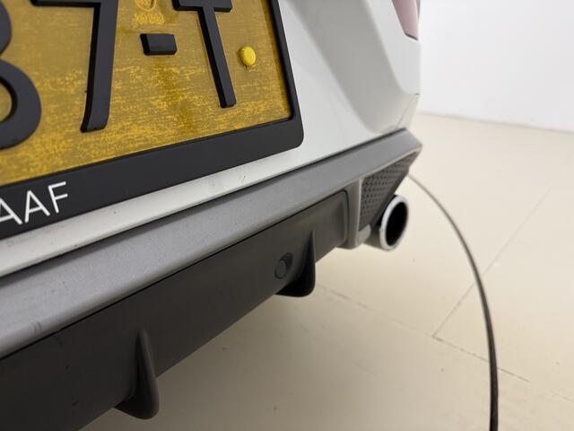 Volvo V40 D3 150pk Business Sport / Stoelverwarming / Nubuck bekleding / Navi /