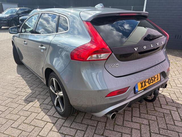 Volvo V40 1.5 T3 Polar+ Sport | DAB | Harman/Kardon | Keyless entry/start | Panoramadak | Regensensor | stoelverwarming | Trekhaak | Parkeercamera | Parkeersensoren V+A |
