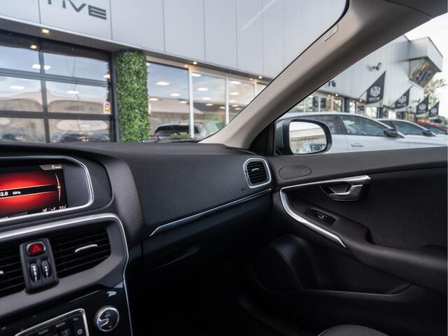 Volvo V40 2.0 T2 Momentum | Pano | Camera | LED |