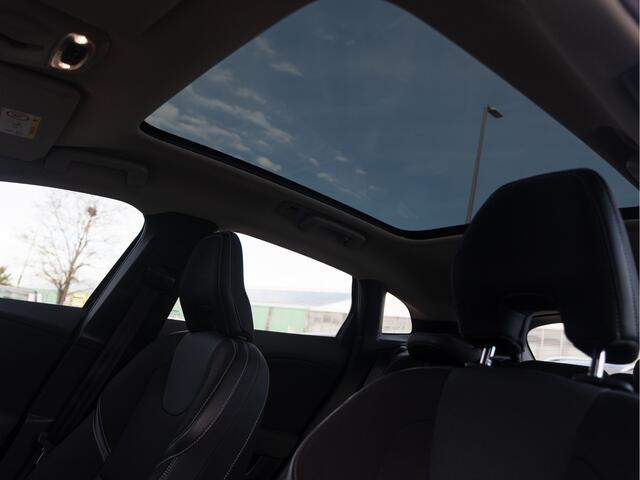 Volvo V40 2.0 T2 Momentum | Pano | Camera | LED |