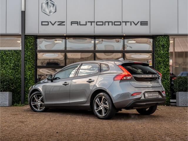 Volvo V40 2.0 T2 Momentum | Pano | Camera | LED |