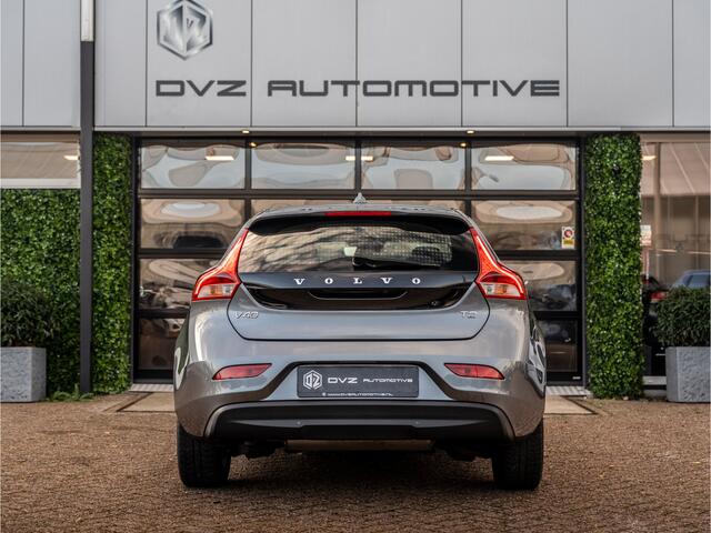 Volvo V40 2.0 T2 Momentum | Pano | Camera | LED |