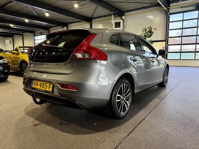 Volvo V40 2.0 T2 Nordic+ Navigatie| Trekhaak | Stoelverwarming | Dealer onderhouden | NAP