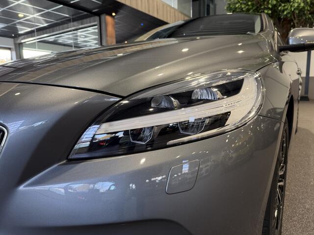 Volvo V40 2.0 T2 Nordic+ Navigatie| Trekhaak | Stoelverwarming | Dealer onderhouden | NAP
