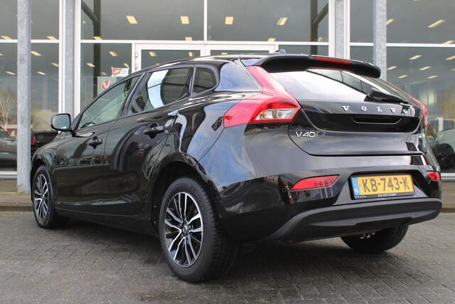 Volvo V40 T2 Automaat Momentum | Verw. Voorstoelen | Standkachel | PDC achter | Spraakbediening | NAP