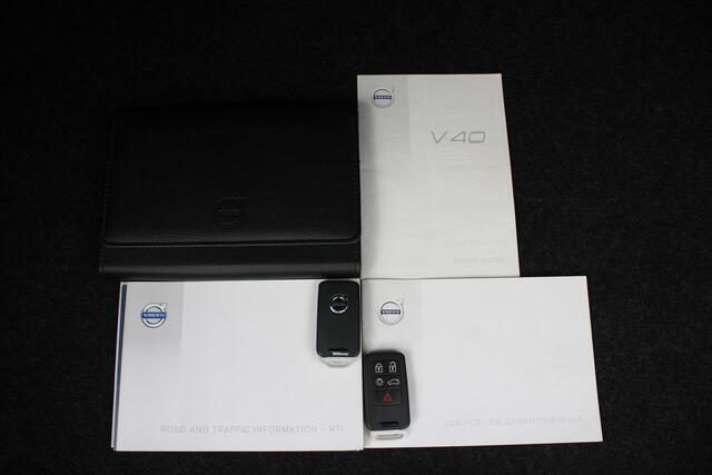 Volvo V40 T2 Automaat Momentum | Verw. Voorstoelen | Standkachel | PDC achter | Spraakbediening | NAP