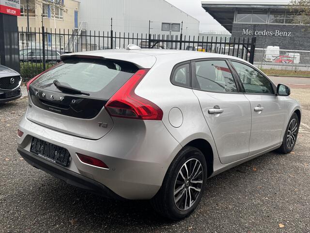 Volvo V40 2.0 T2 Momentum // NAVI // PDC // CLIMA // CRUISE // LED KOPLAMPEN // BLUETOOTH //