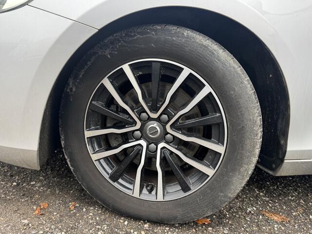 Volvo V40 2.0 T2 Momentum // NAVI // PDC // CLIMA // CRUISE // LED KOPLAMPEN // BLUETOOTH //