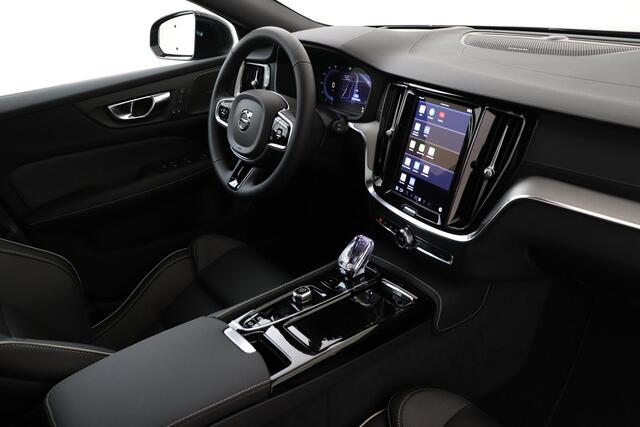 Volvo V60 T6 RECHARGE AWD ULTRA DARK -PANO.DAK|HARMAN/KARDON|360°CAM|ELEK.STOELEN|19"|HEAD-UP DISP.